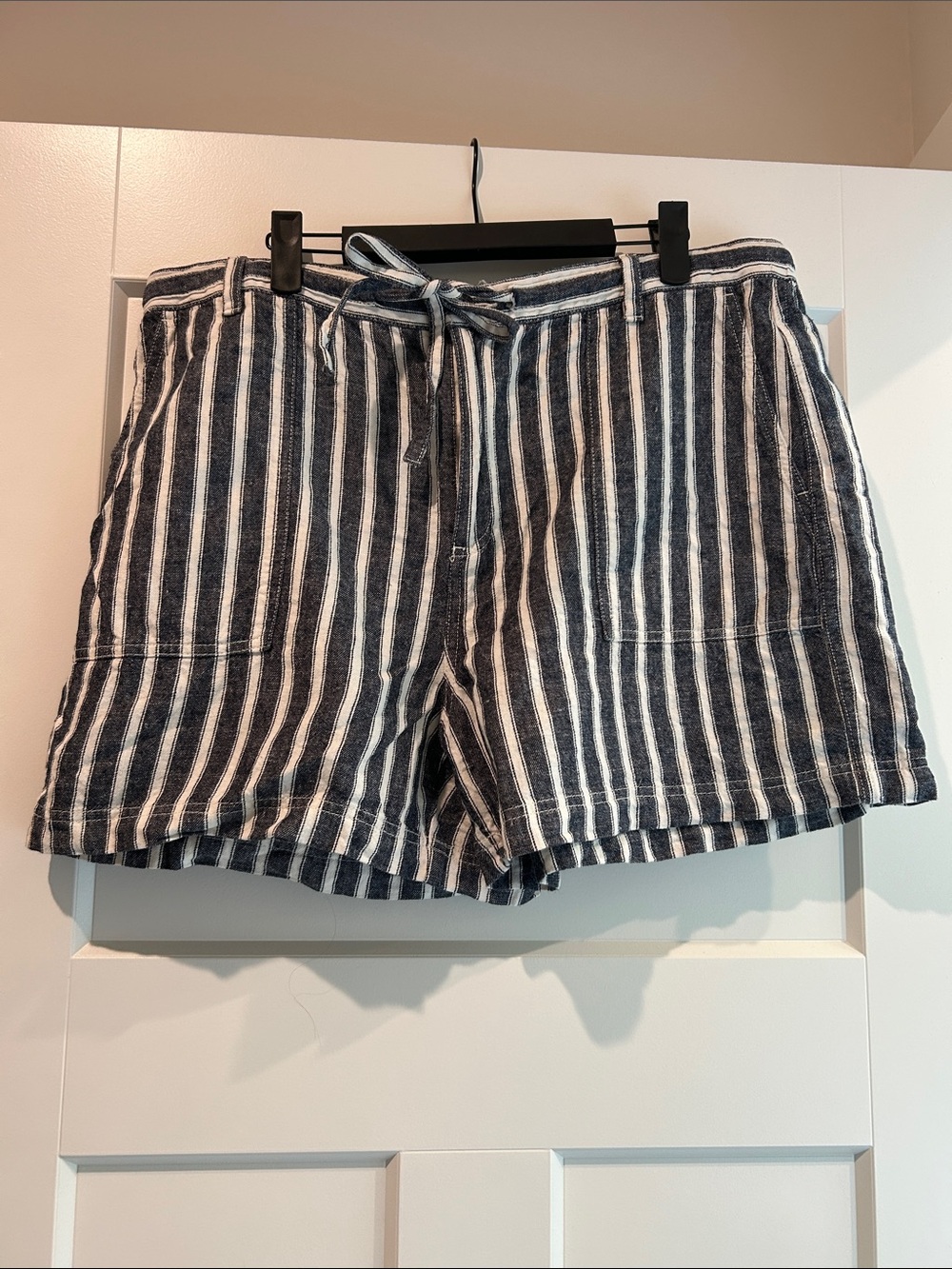 Madewell Women’s Navy and White Striped Linen Shorts